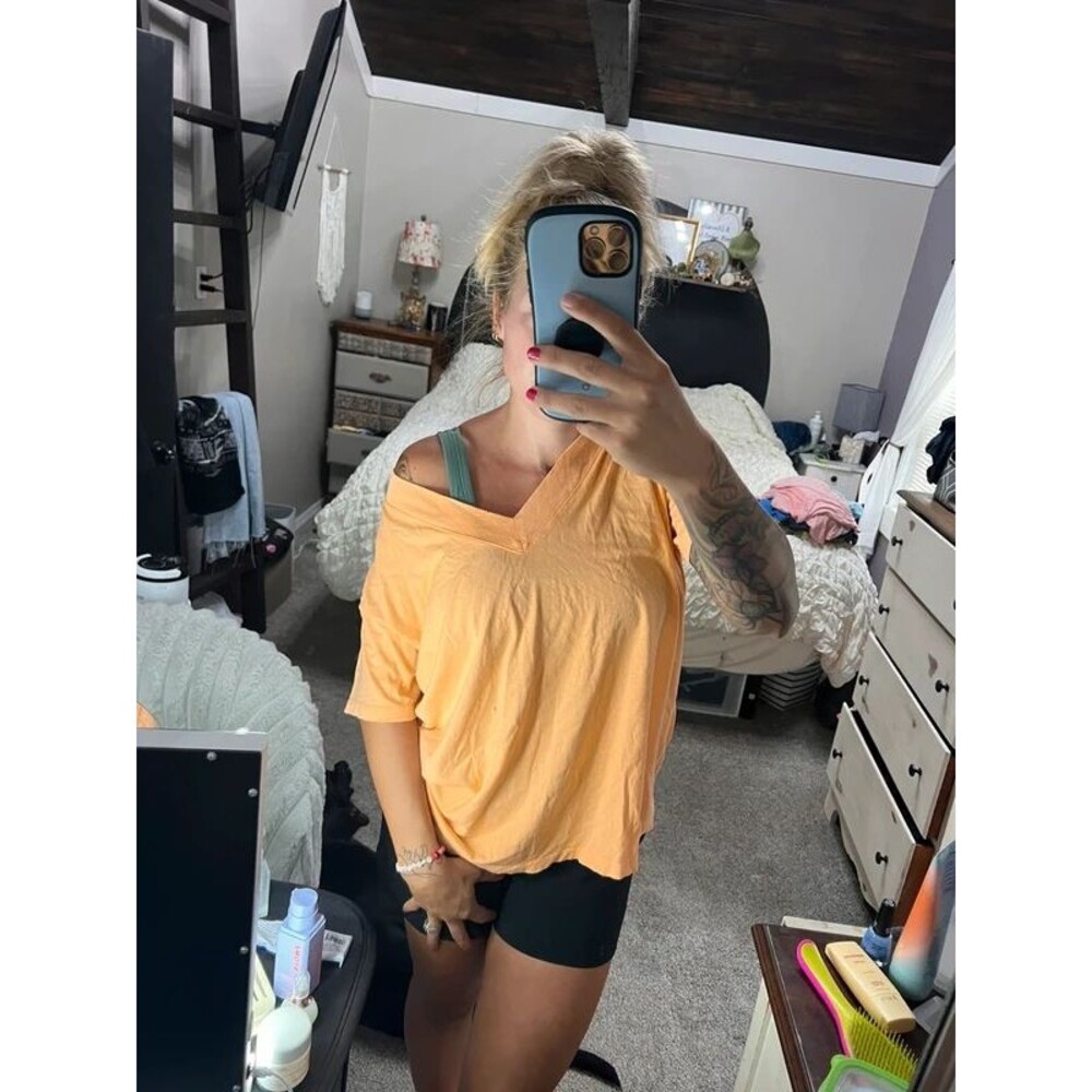Aerie oversized V-neck T-shirt extra small